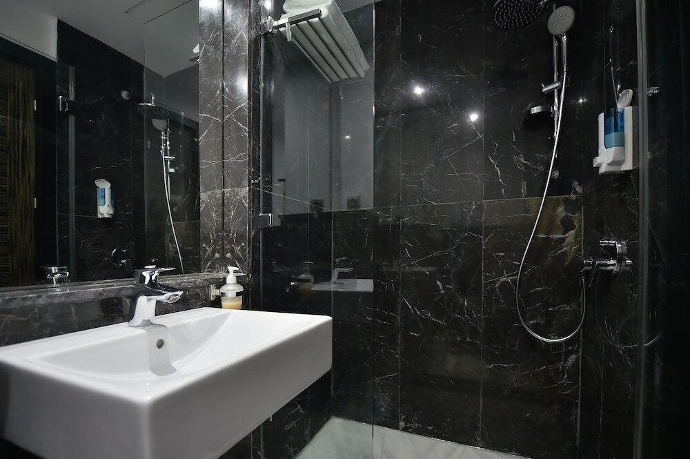 Фото Le Yacht Suites Hotel