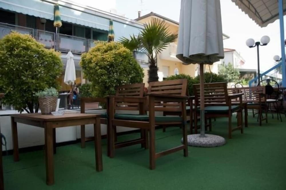 Фото Hotel Jasmine