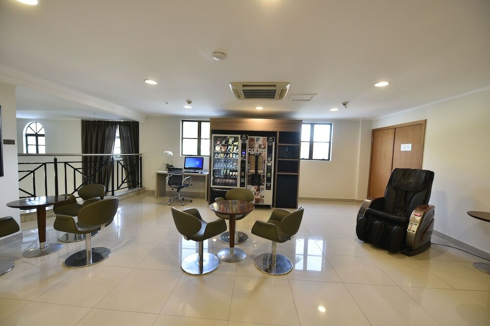 Фото Hotel Rainha dos Apóstolos