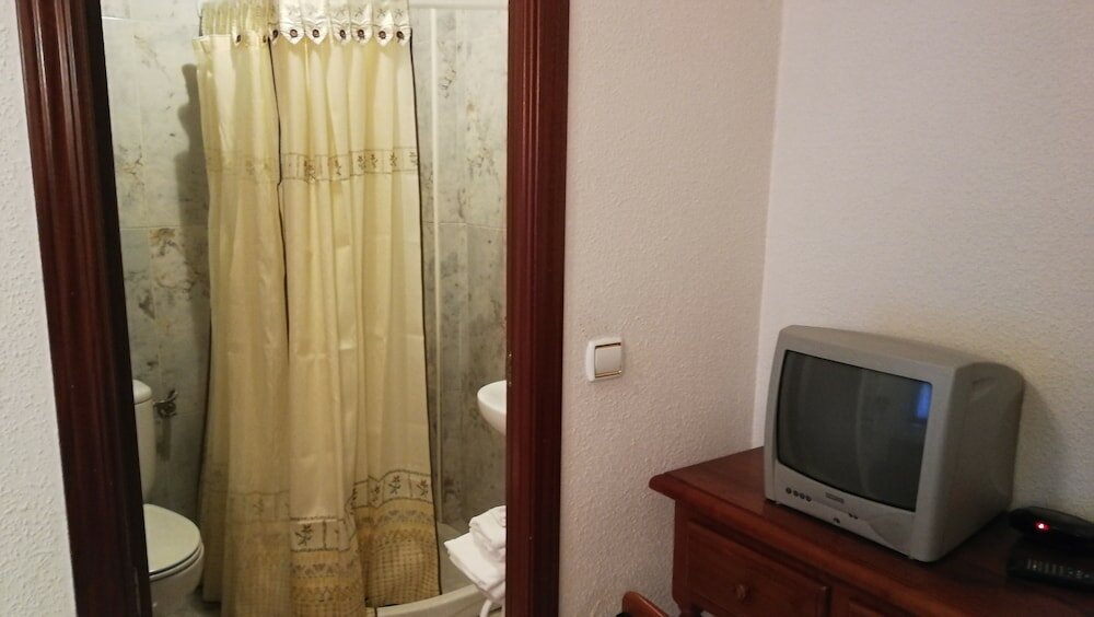 Фото Hostal La Embajada