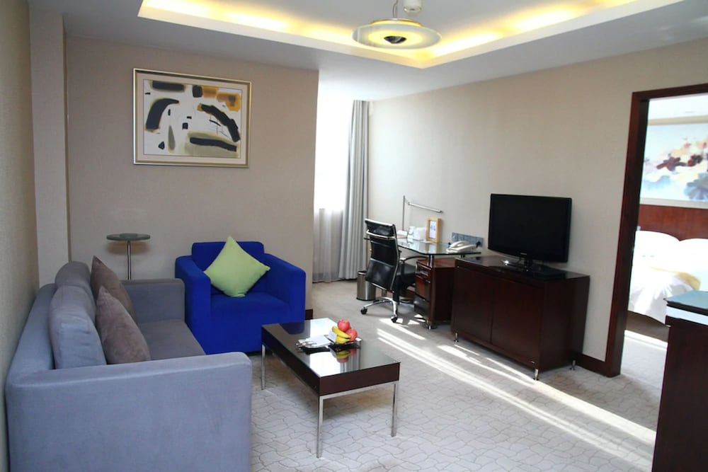 Фото The Pavilion Hotel