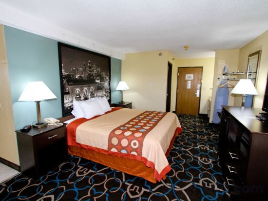 Фото Super 8 by Wyndham Kansas City