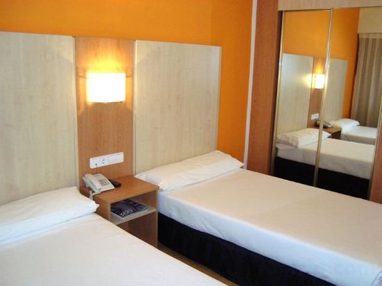 Фото Hotel Ilunion Romareda