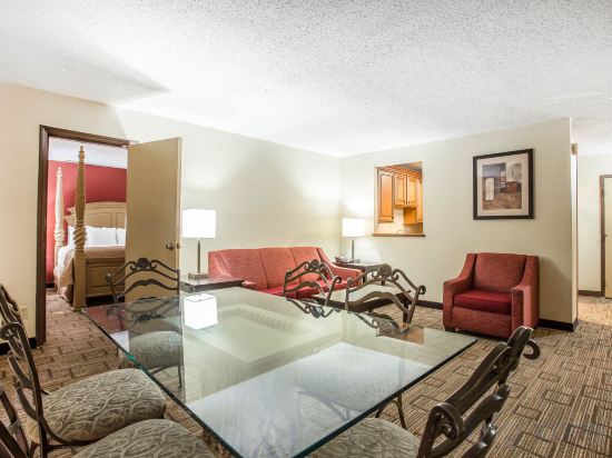 Фото Clarion Hotel Fort Mill Near Amusement Park