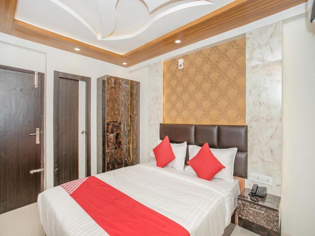 Фото Oyo 11915 Varcity Park