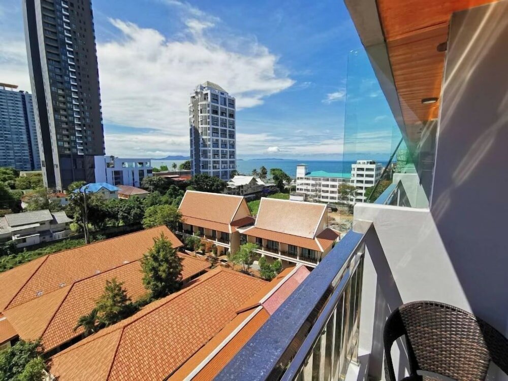 Фото Golden Jomtien Beach Hotel