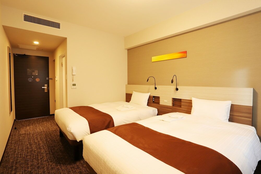 Фото Smile Hotel Premium Osaka Hommachi