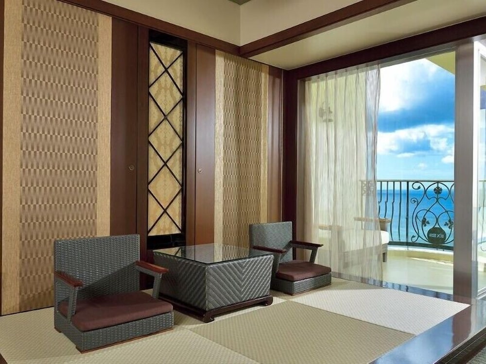 Фото Okinawa Kariyushi Resort Exes Onna