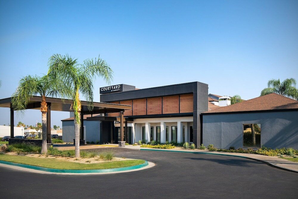 Фото Courtyard by Marriott Fresno