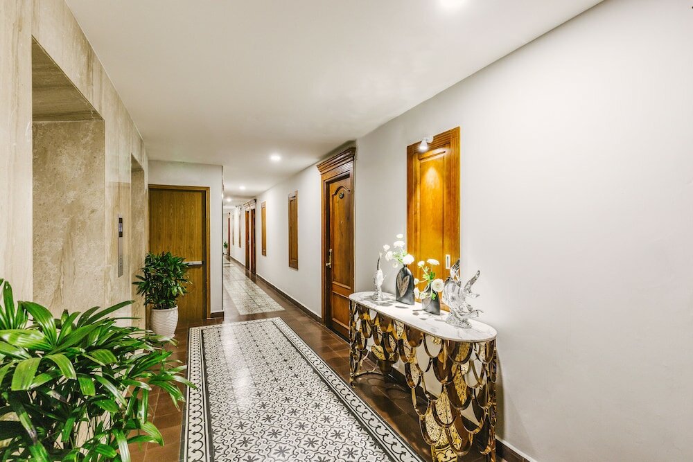 Фото Happy Life Grand Hotel & Sky Bar