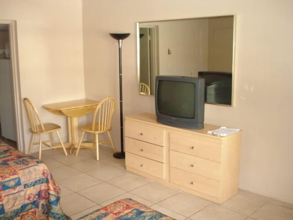 Фото Knights Inn Hallandale