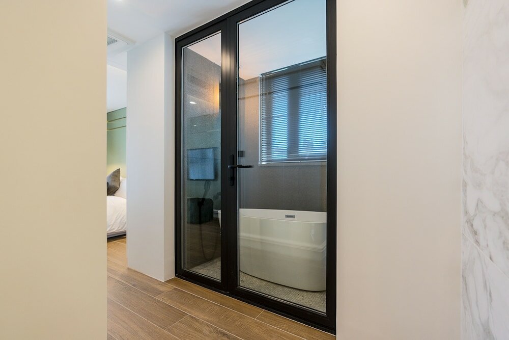 Фото The May Hotel