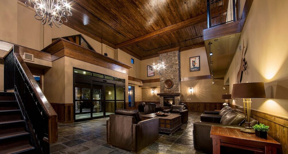 Фото Glacier Mountaineer Lodge