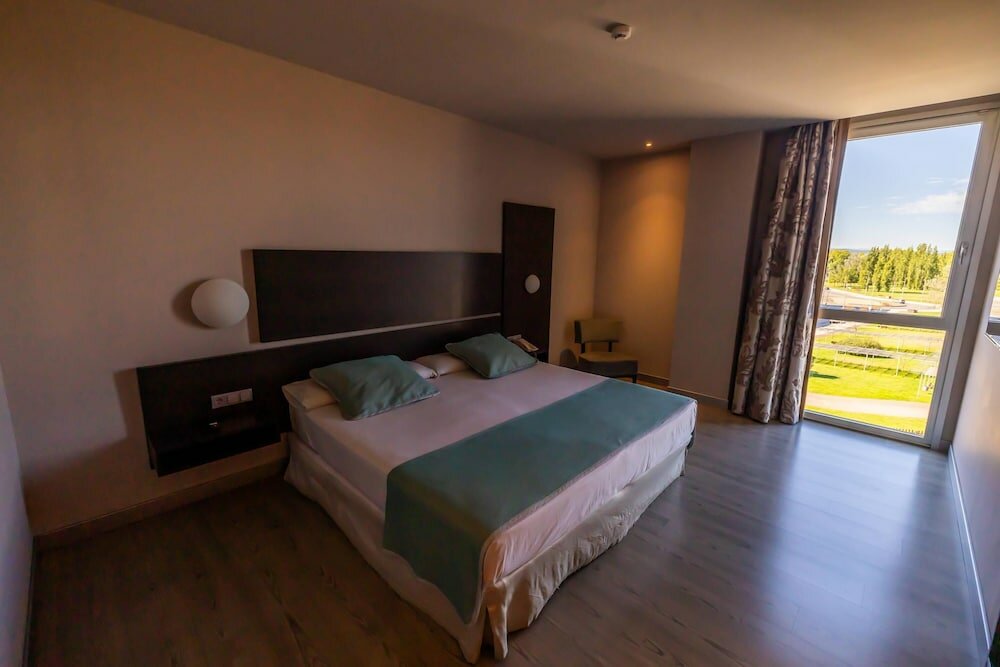 Фото Hotel Ciudad de Ponferrada