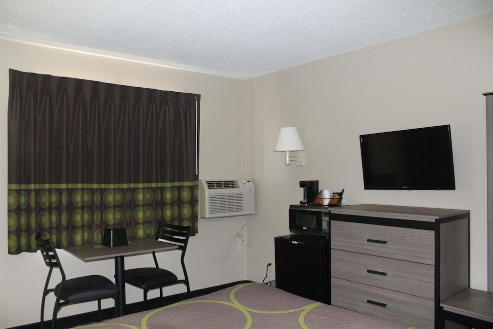Фото Super 8 by Wyndham Michigan City
