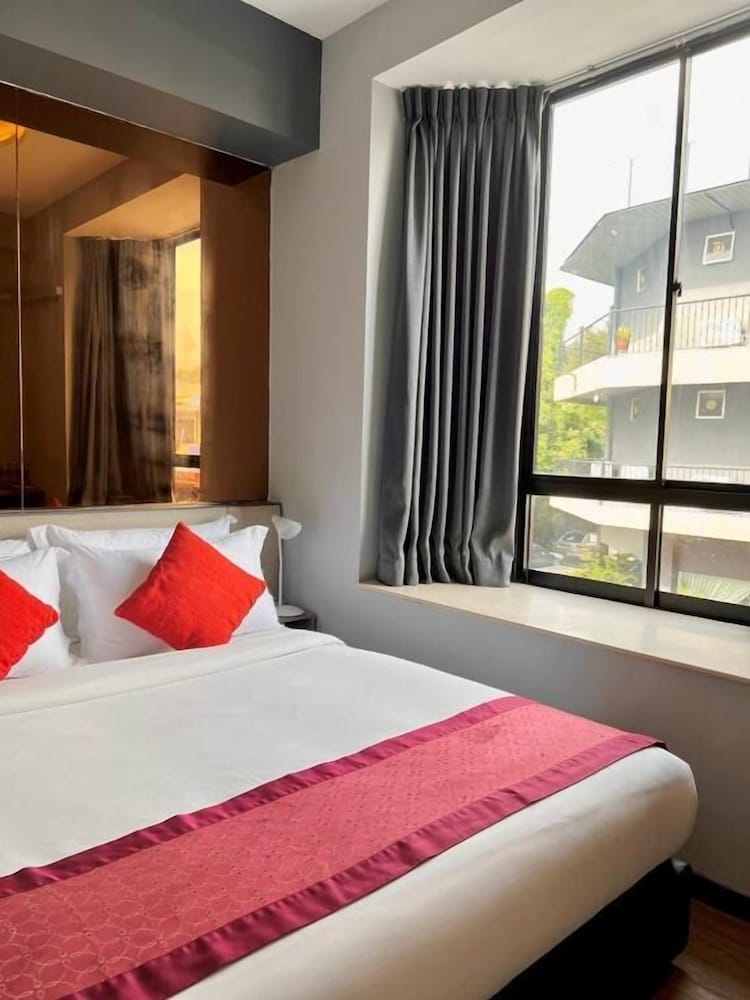 Фото The Crown Borneo Hotel