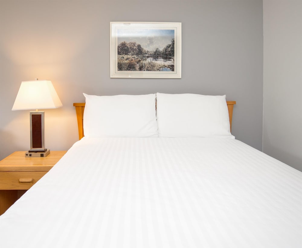 Фото Econo Lodge & Suites Hinton