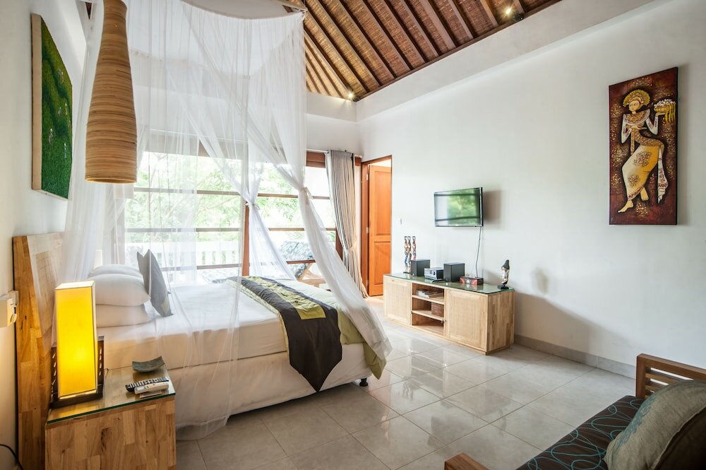 Фото Bali Mystique Hotel and Apartments