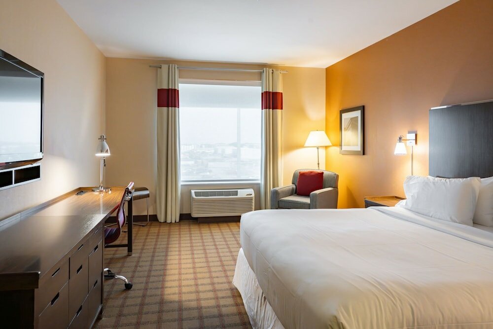 Фото Four Points by Sheraton Edmonton International Airport