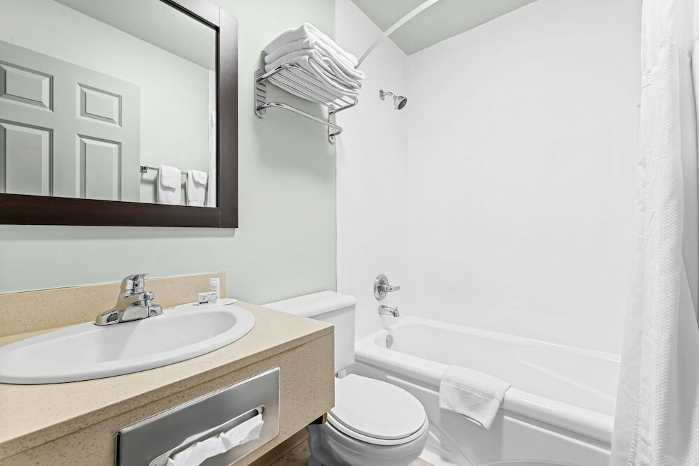 Фото Super 8 by Wyndham Saskatoon Near Saskatoon Airport