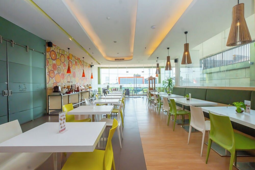 Фото Zest Jemursari by Swiss-Belhotel International