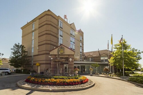 Гостиница Monte Carlo Inn Airport Suites в Миссиссаге