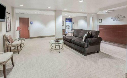 Гостиница Microtel Inn & Suites by Wyndham Marianna в Марианне