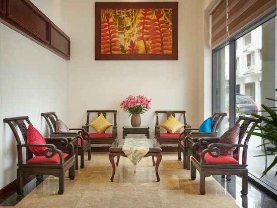 Фото Paradise Suites Hotel