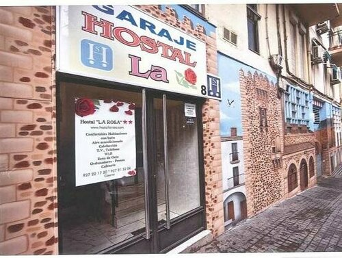 Гостиница Hostal la Rosa в Касересе