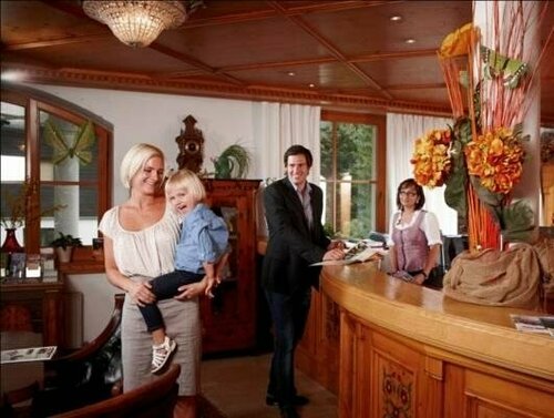 Внешний вид отеля Hotel Der Waldhof в Целль-ам-Зе, фото 3