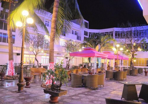 Гостиница Yasaka Huong Sen Restaurant & Hotel в Туихоа