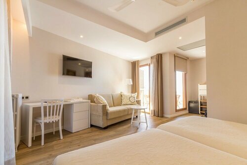 Гостиница Hotel Voramar Benicassim в Кастельоне