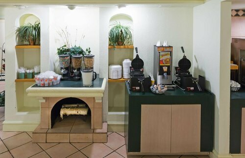 Гостиница La Quinta Inn by Wyndham Eagle Pass в Игл Пассе