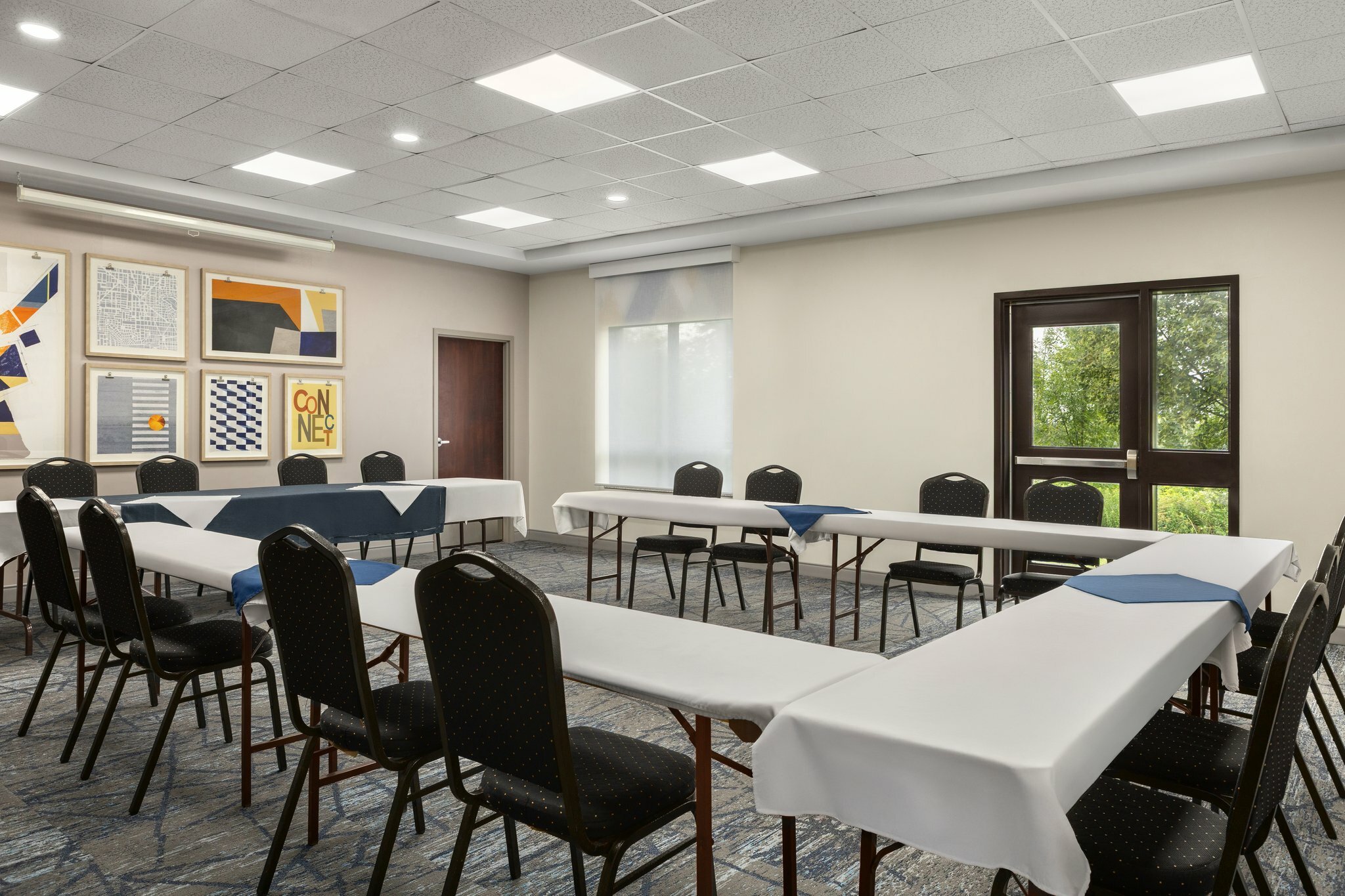 Фото Holiday Inn Express & Suites Brockville