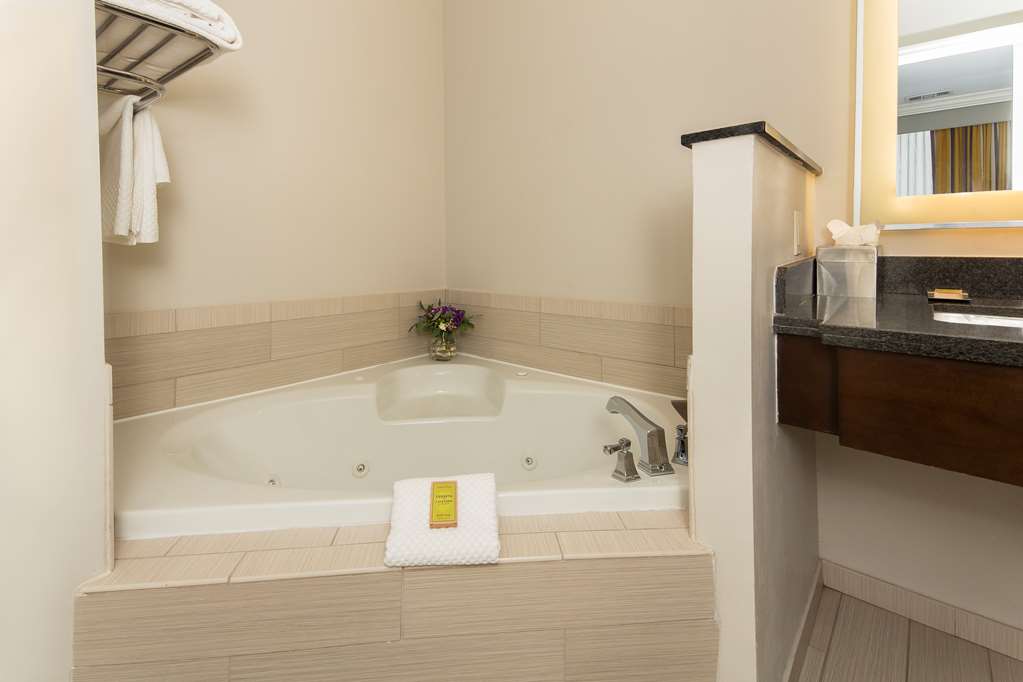 Фото DoubleTree by Hilton Hotel Savannah Historic District