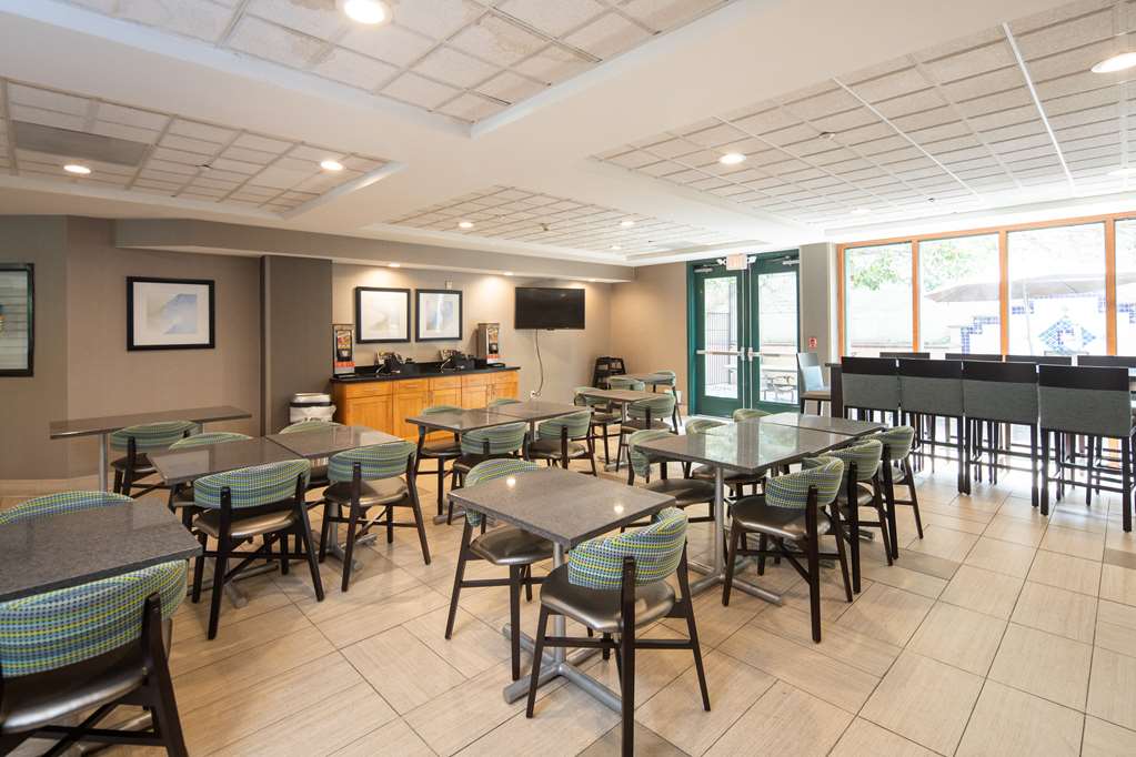 Фото Best Western Coyote Point Inn