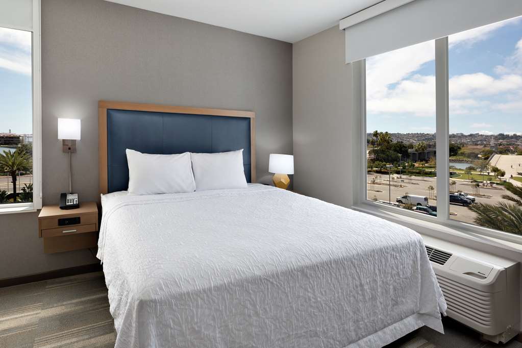 Фото Hampton Inn & Suites San Diego Airport Liberty Station