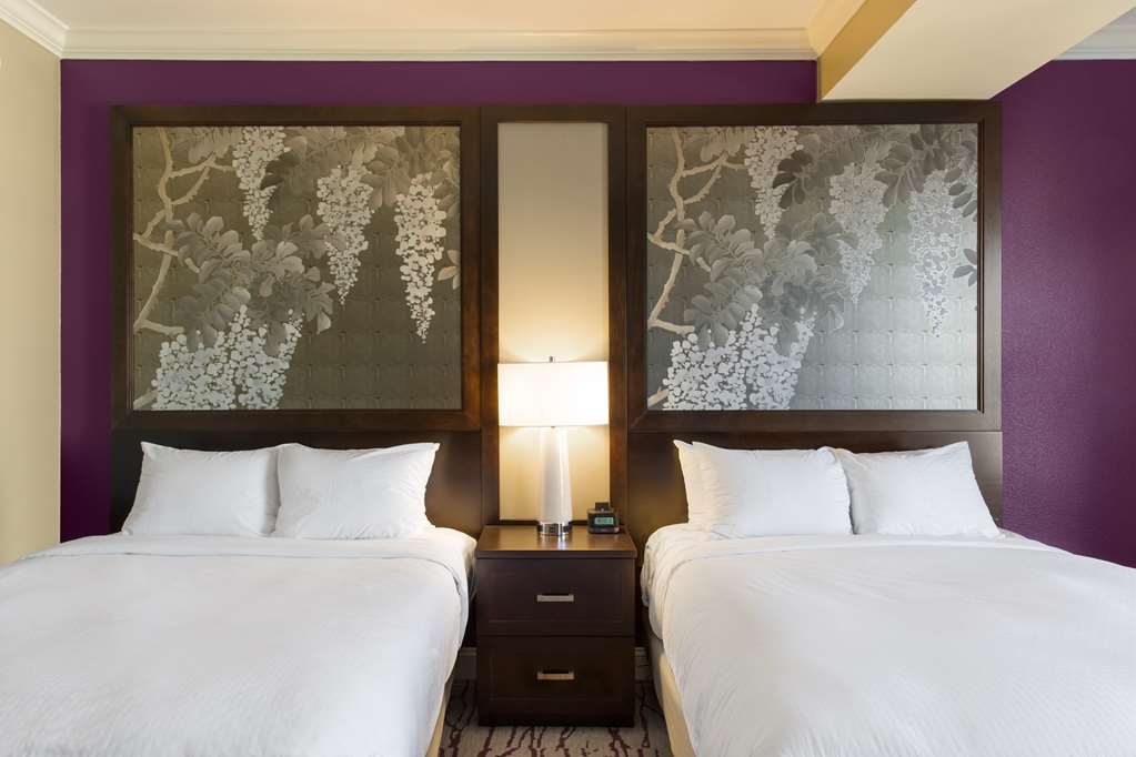 Фото DoubleTree by Hilton Hotel Savannah Historic District