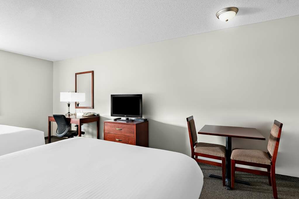 Фото Surestay Plus by Best Western Hardisty