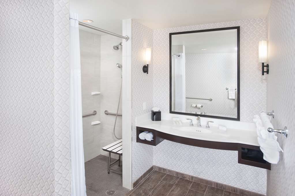 Фото Hilton Garden Inn Burbank Los Angeles