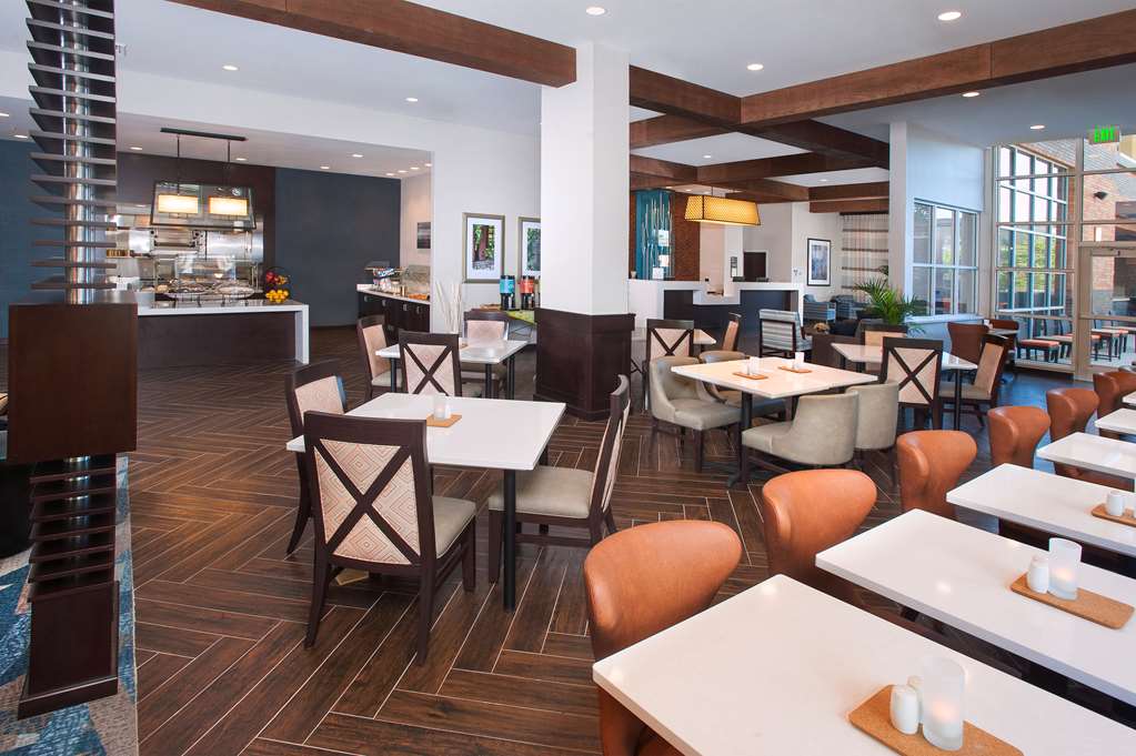 Фото Hilton Garden Inn Burbank Los Angeles