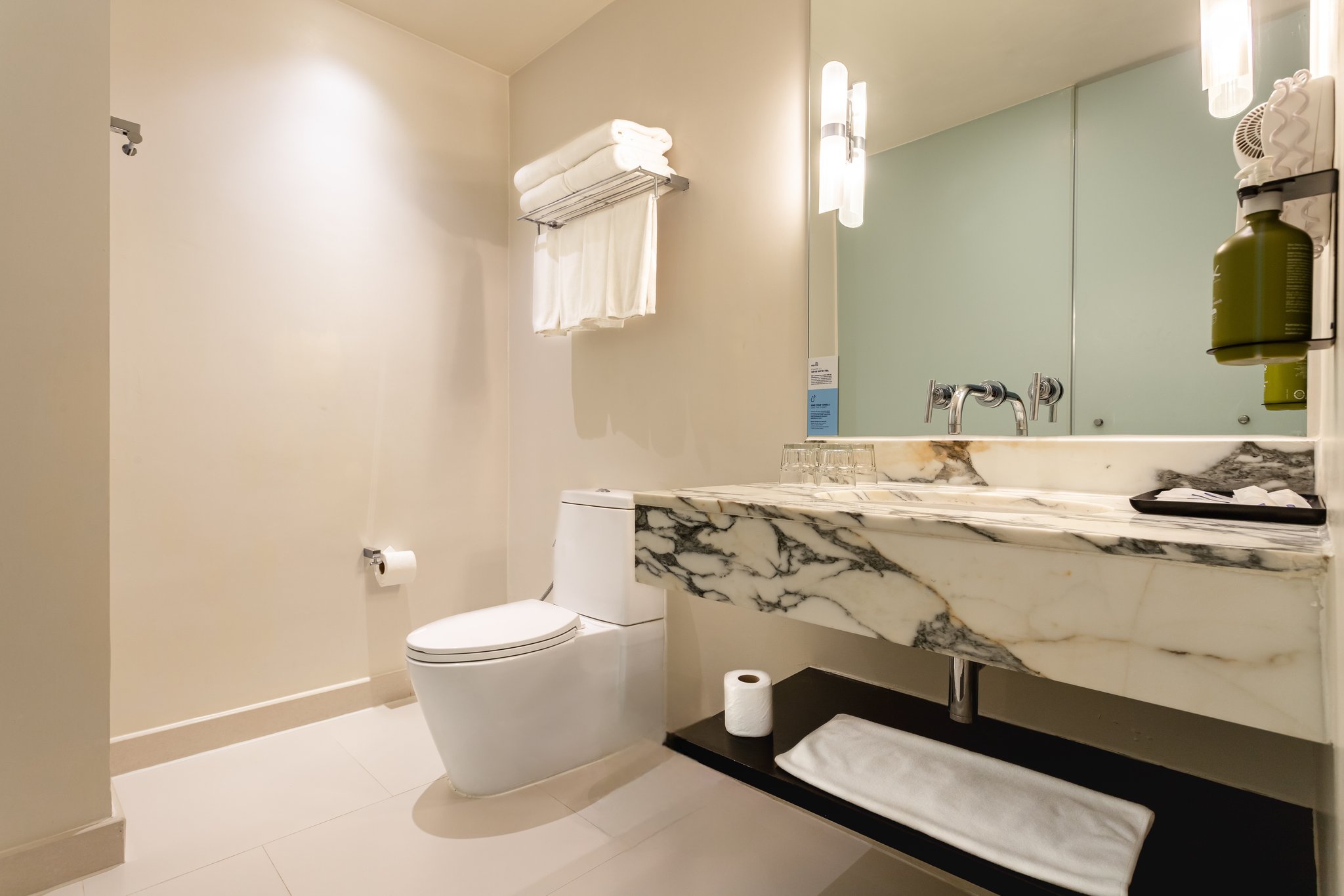 Фото Holiday Inn Express Bangkok Siam, an Ihg Hotel