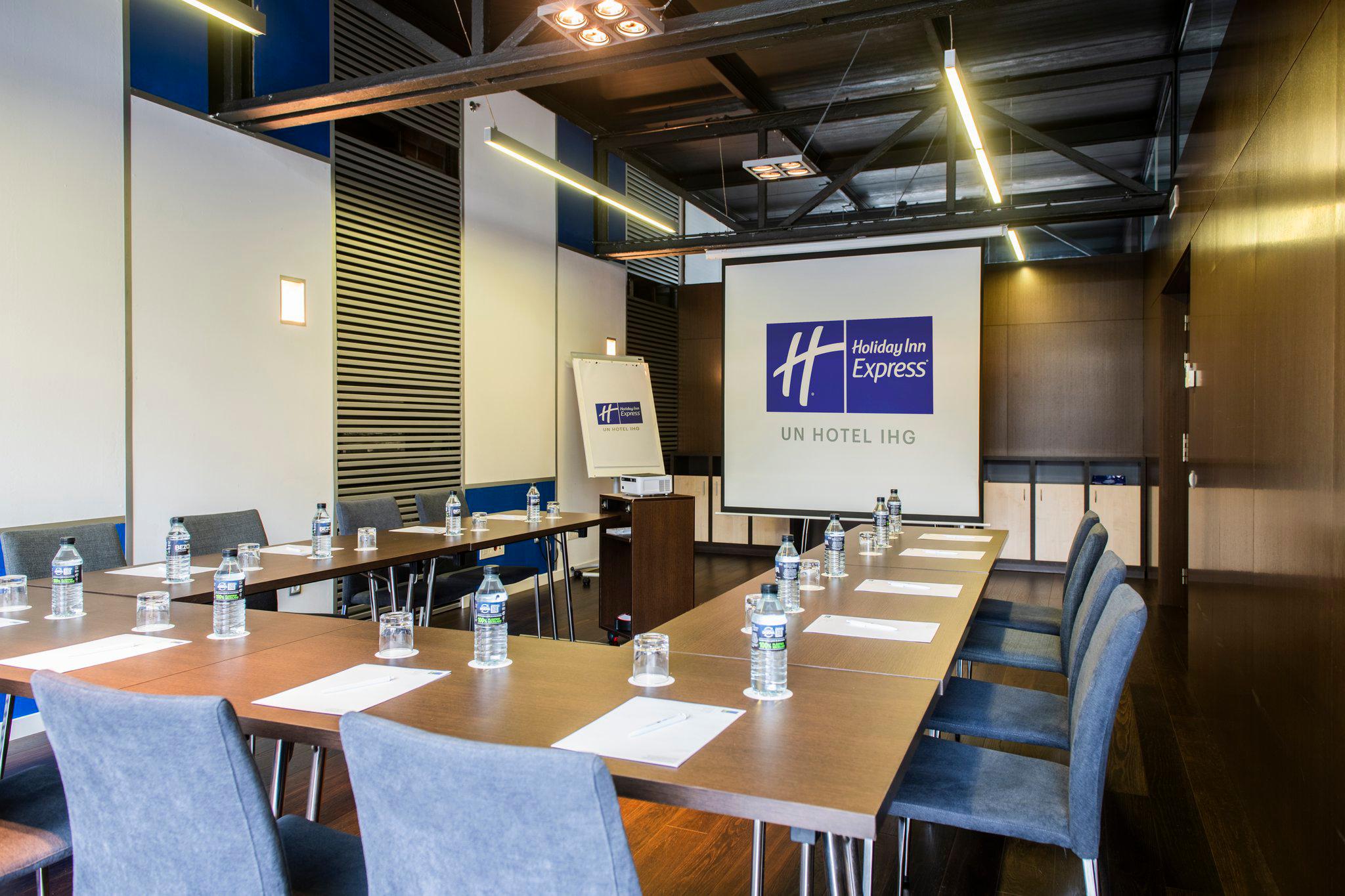Фото Holiday Inn Express Barcelona City 22@