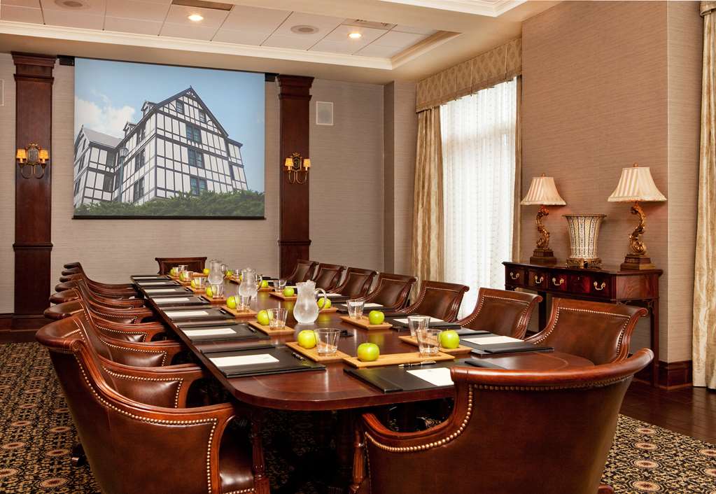 Фото Hotel Roanoke & Conference Ctr, Curio Collection by Hilton