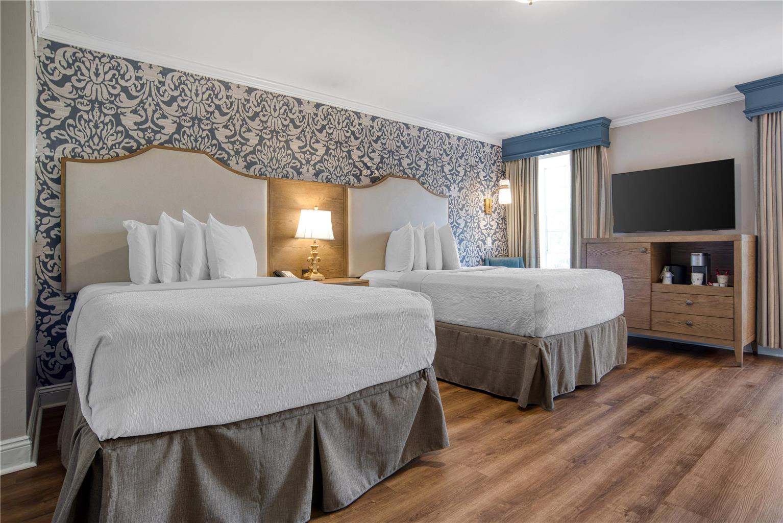Фото Best Western Plus French Quarter Courtyard Hotel