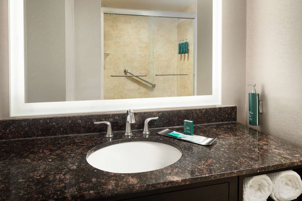 Фото Doubletree Suites by Hilton Detroit Downtown - Fort Shelby