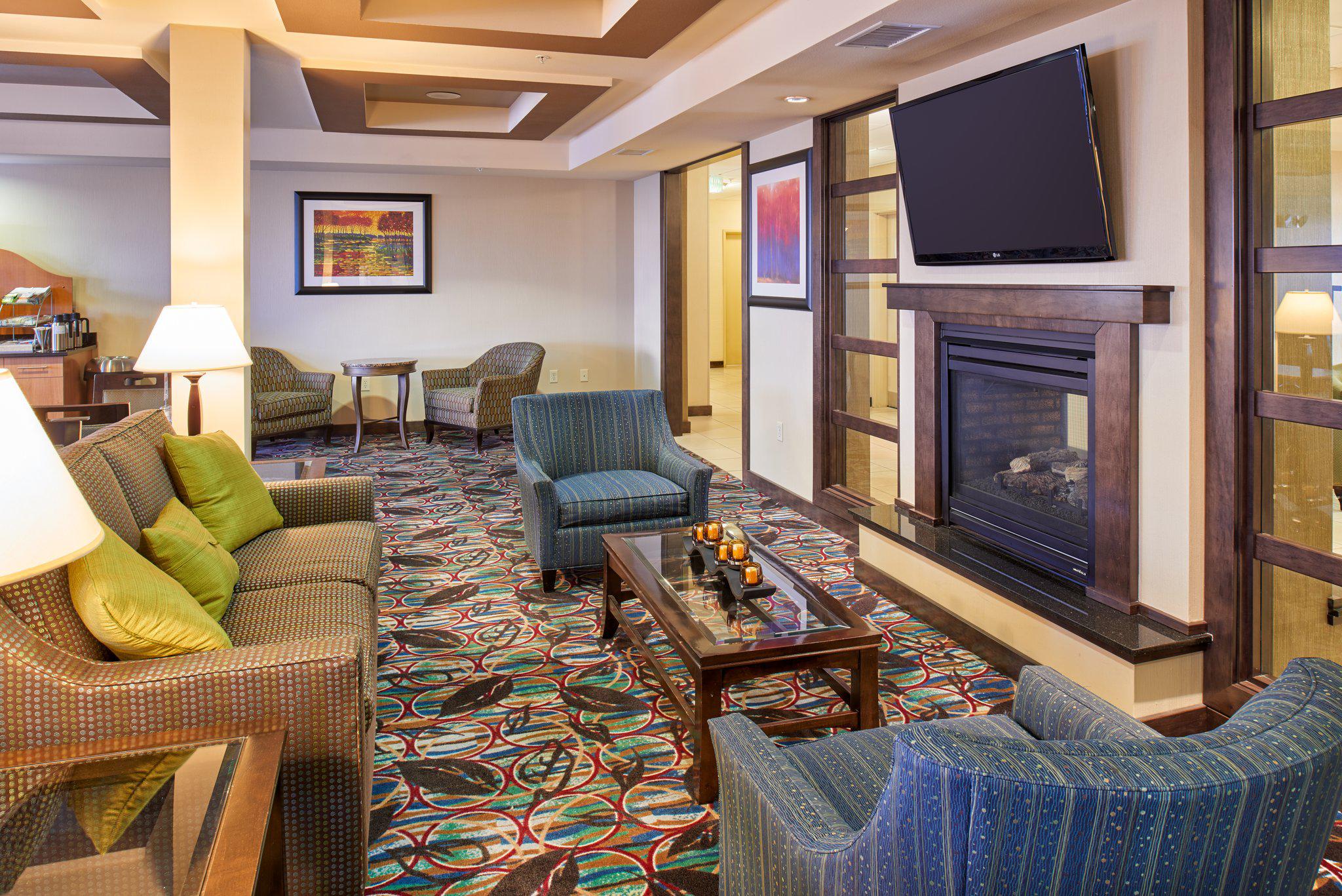 Фото Holiday Inn Express & Suites El Paso Airport Area, an Ihg Hotel