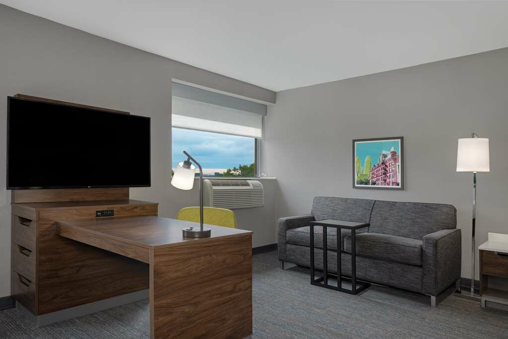 Фото Hampton Inn & Suites by Hilton Toronto Downtown