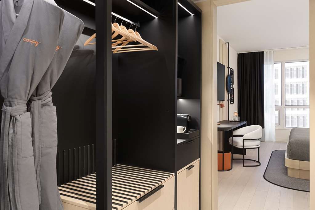Фото Canopy by Hilton Toronto Yorkville