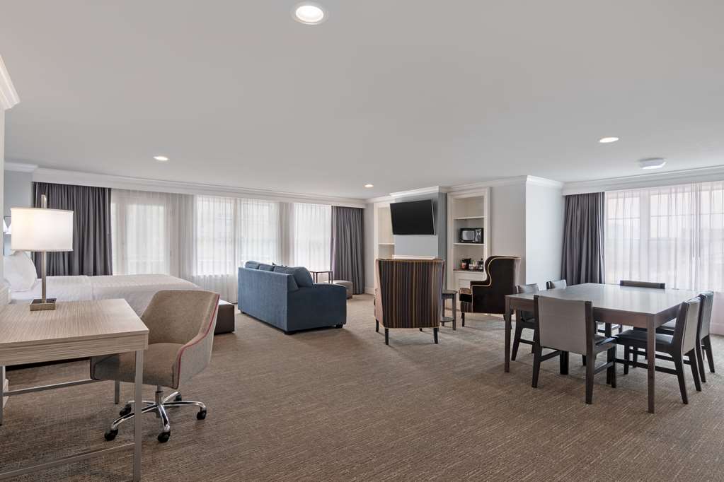 Фото Hampton Inn & Suites Stamford